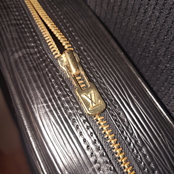 Louis Vuitton Black Epi Jeune Fille Crossbody - Picture 5 of 15